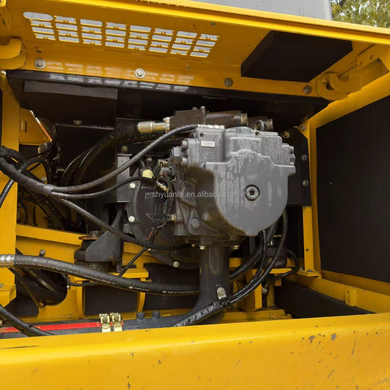 Versatile and Powerful Komatsu PC400-8 Crawler Excavator with 1.9m3 Bucket Capacity