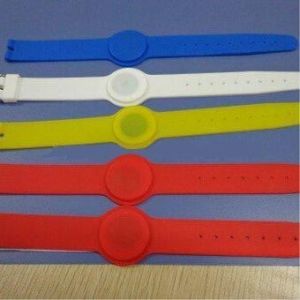 China RFID Silkscreen Printing Custom Made Silicone Wristbands on sale
