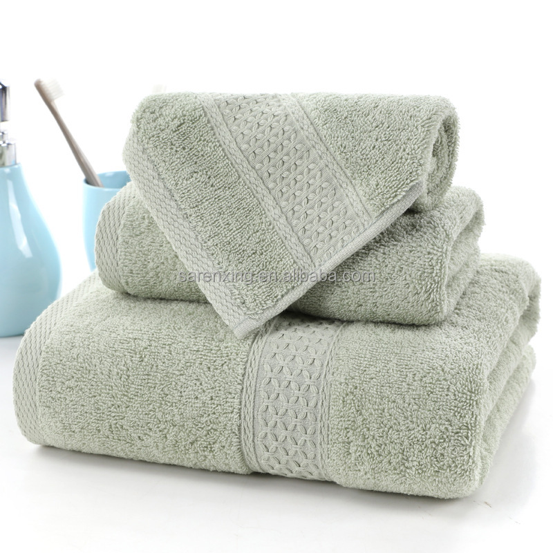 Embossed Bath Towels in Solid Color for a Luxurious and Comfortable Bathing Experience