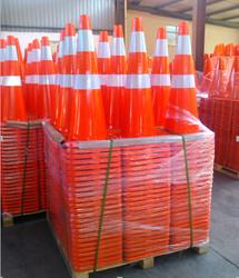 China red Reflective Film pvc safety cone 70cm Height No Discoloration One Or Two Characteristic factory