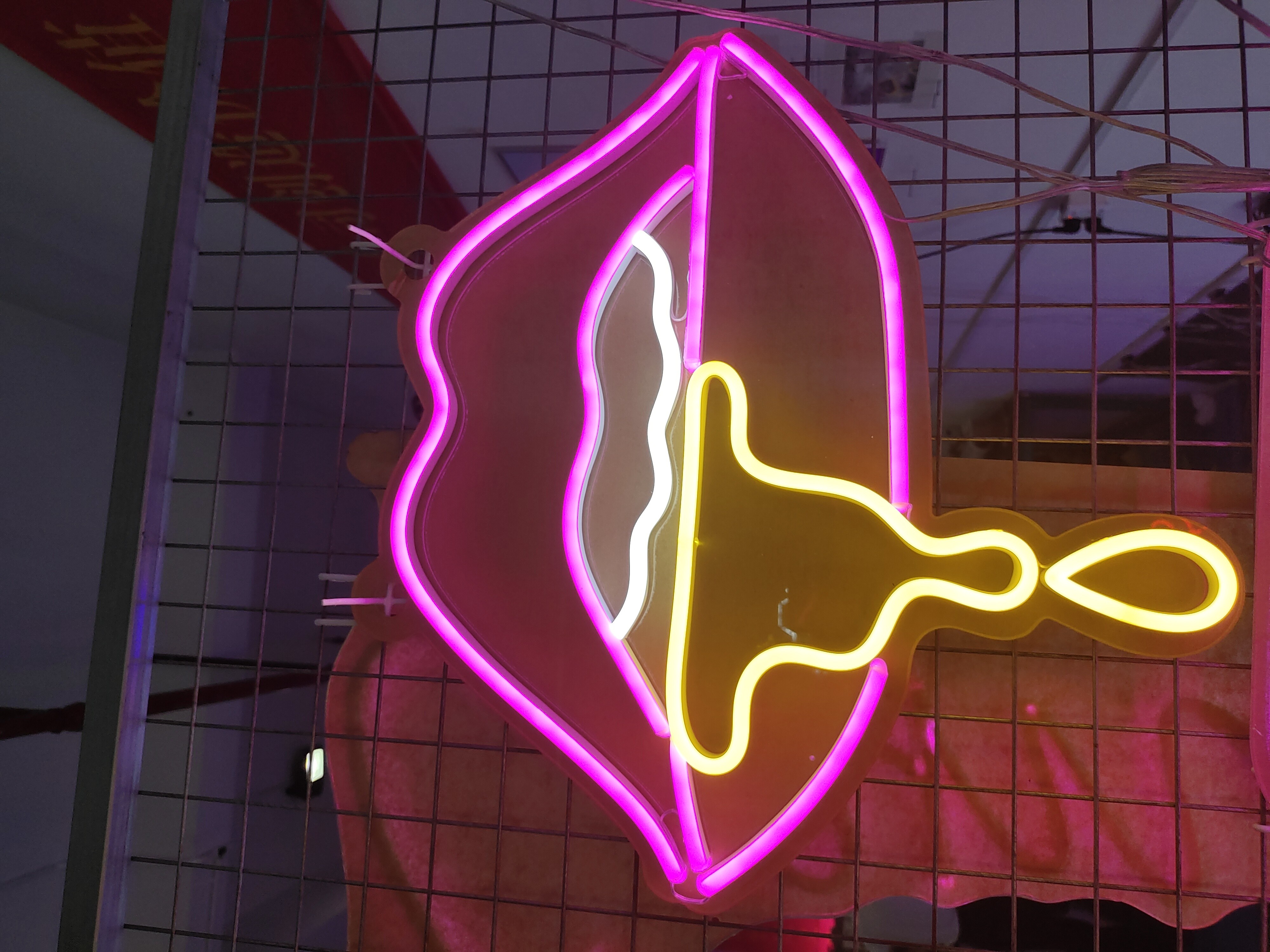 Vasten Lip Mouth Custom Neon Signs cafe drawing room neon lighting