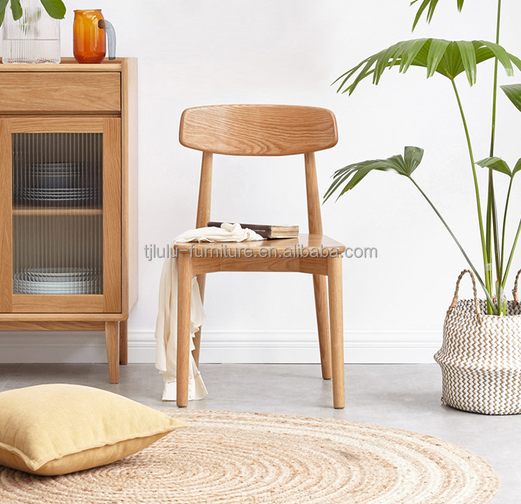 Stackable Dining Chair for Modern Restaurant Made of Solid Wood in Natural Color