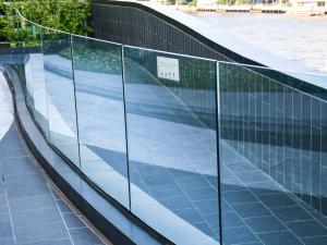 China 10-13mm Thickness Laminated Safety Glass with Clear Film Tempered Glass factory