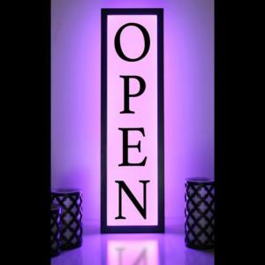 China Led Front Open Light Box Signage PMS Colors Illuminated 3D Acrylic Logo factory