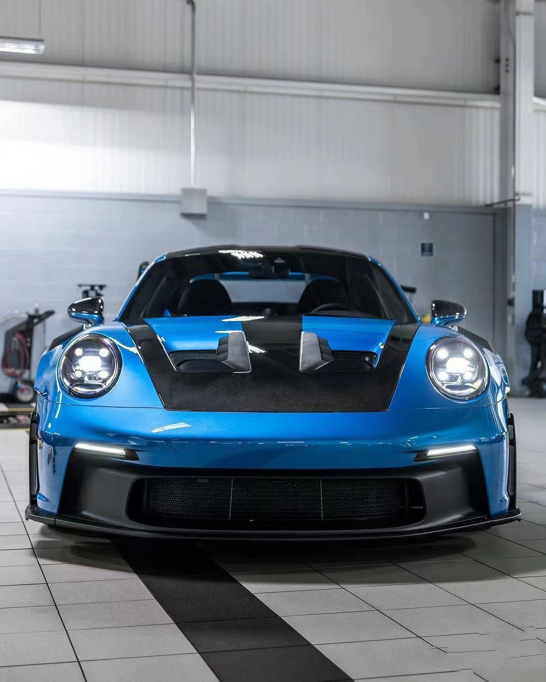 Blue Porsche Body Kit 992 GT3RS Style Dry Carbon Fiber Hood