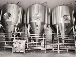 China 3mm 3000T SS304 Commercial Beer Brewing Equipment factory
