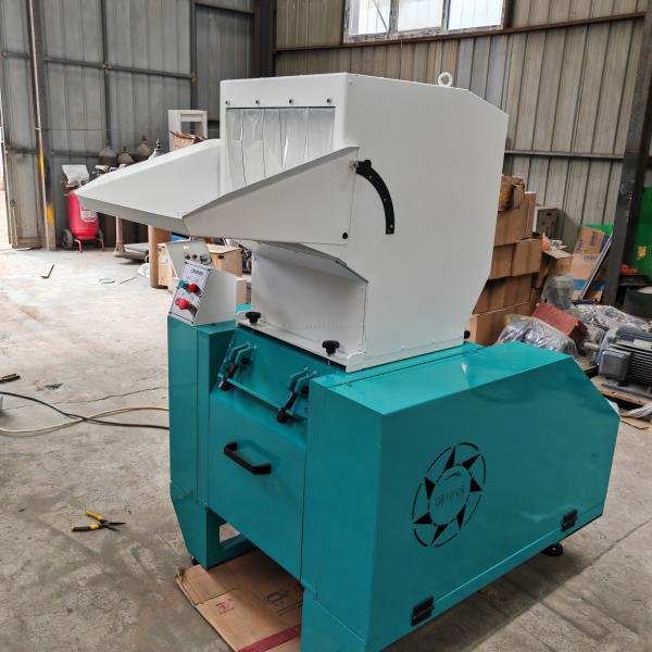 China 200-300 Kg/H Output Plastic Crusher for UPVC Profile PVC Pipe and WPC SWP360 SWP400 SWP560 SWP-630 Models Available factory