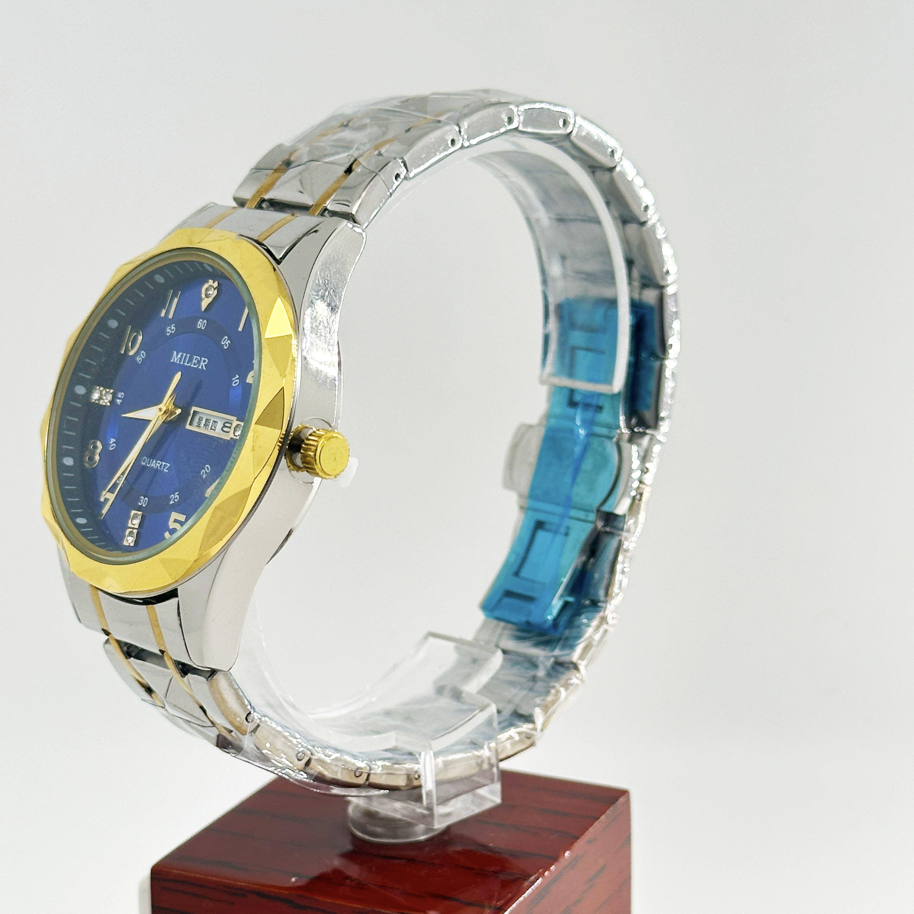 Stainless Steel Strap Watch The Perfect Timepiece For Outdoor Enthusiasts
