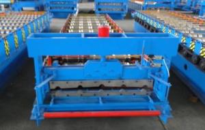 China 3kw High Speed Roof Panel Roll Forming Machine Using Galvanized Steel Coil factory