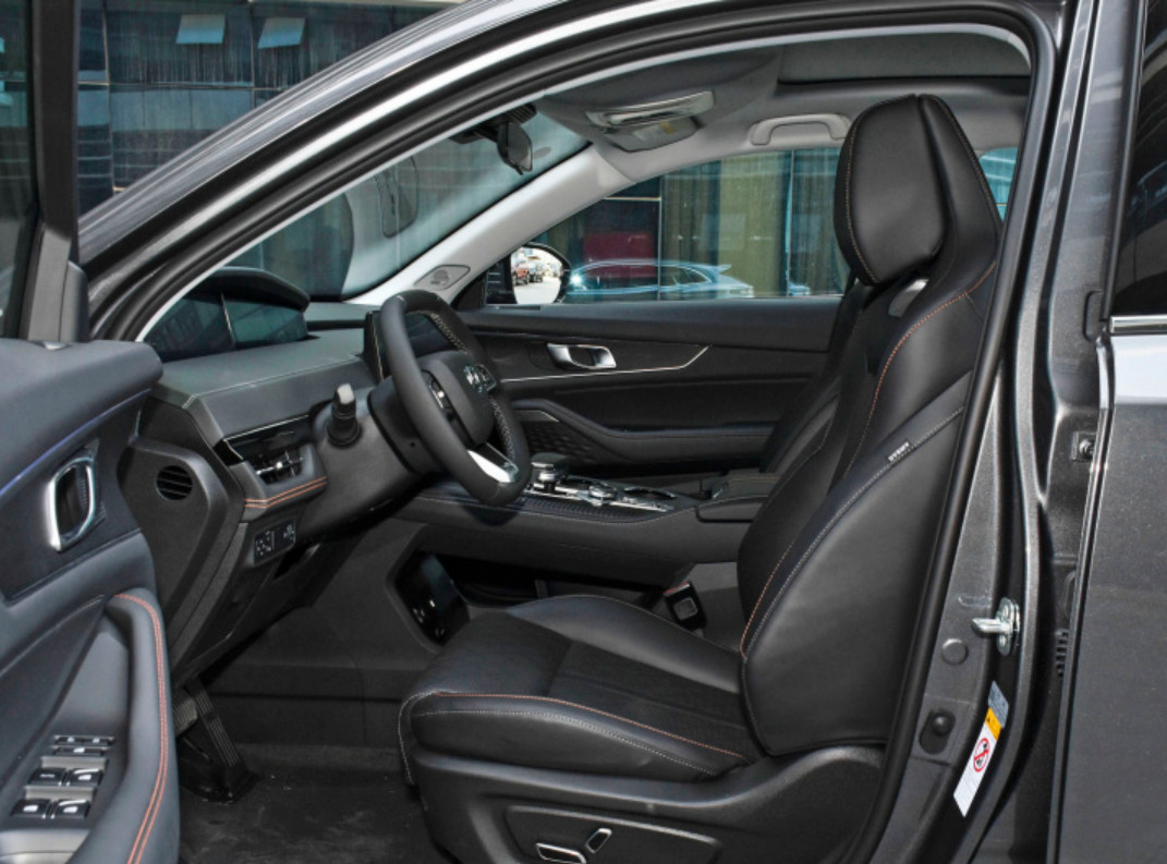 CHANGAN UNI-K 2021 2.0T Deluxe version 5 Door 5 seats Medium SUV