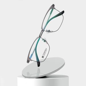 China OEM Titanium Frame Glasses Anti Allerg Corrosion Resistant For Men factory