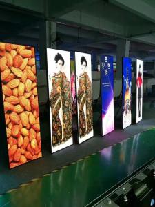 China 2.5mm Pixel Pitch LED Screen Signage Indoor Portable Poster 1200 Nit For Shopping Mall factory