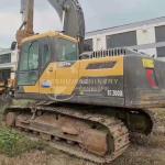 Transport length 9.69 m and 123 kW power Volvo EC200D used excavator for earth