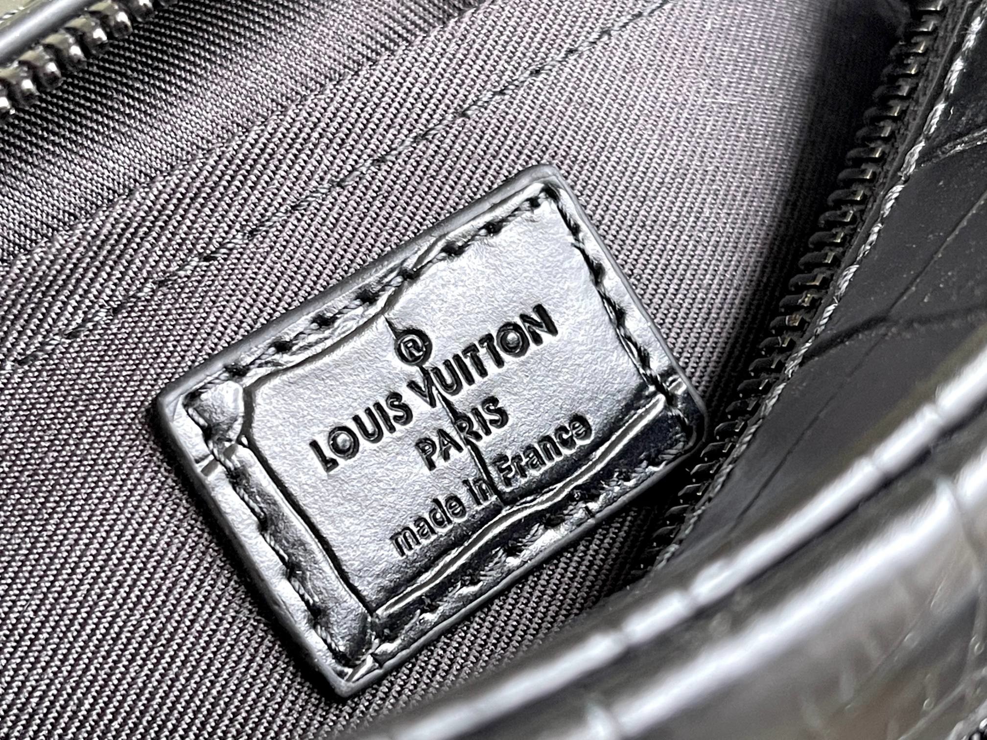 Crocodilien Matte Black Louis Vuitton LV Soft Trunk Mini Small Patent Leather