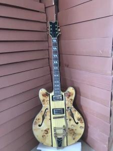 China New High quality Archtop guitar jazz electric guitar bigsbys tremolo hollow body guitar factory