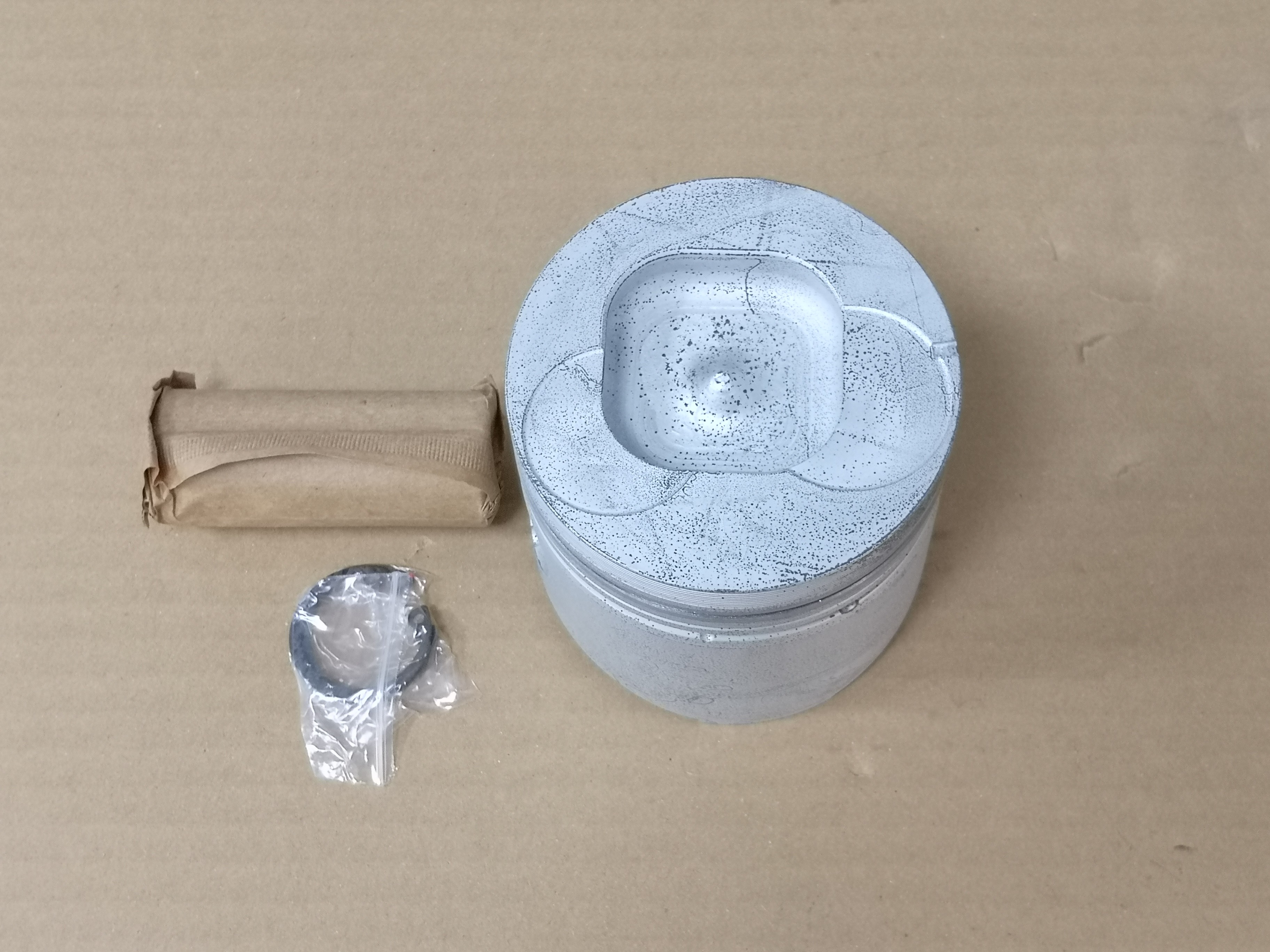 30RMB 8944331770 4JB1 Engine Piston With Pin And Snap Surface Oxidized