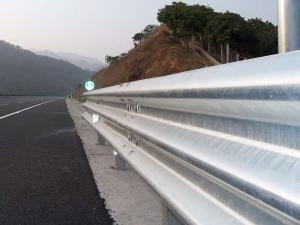 China Hot Rolled Coil Galvanized Steel Guardrail For Motorway Guardrail System factory