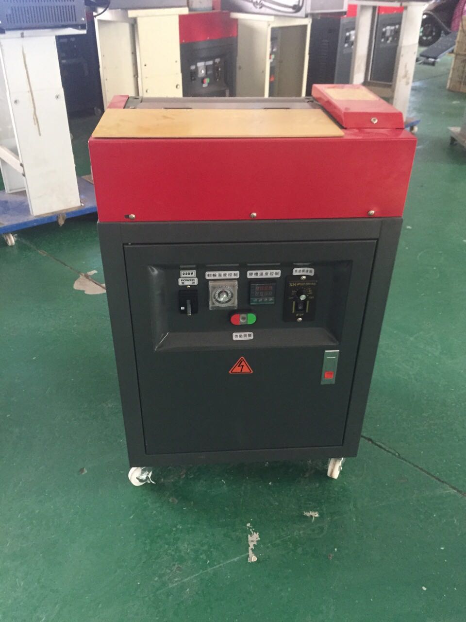 Hot Melt Glue Spreader Coating Machine for Rat Glue Trap