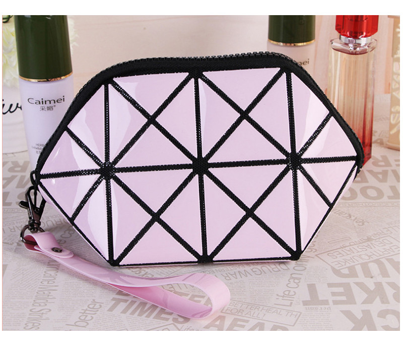 Break Resistant Geometric Diamond Lattice PU Clutch Makeup Bag