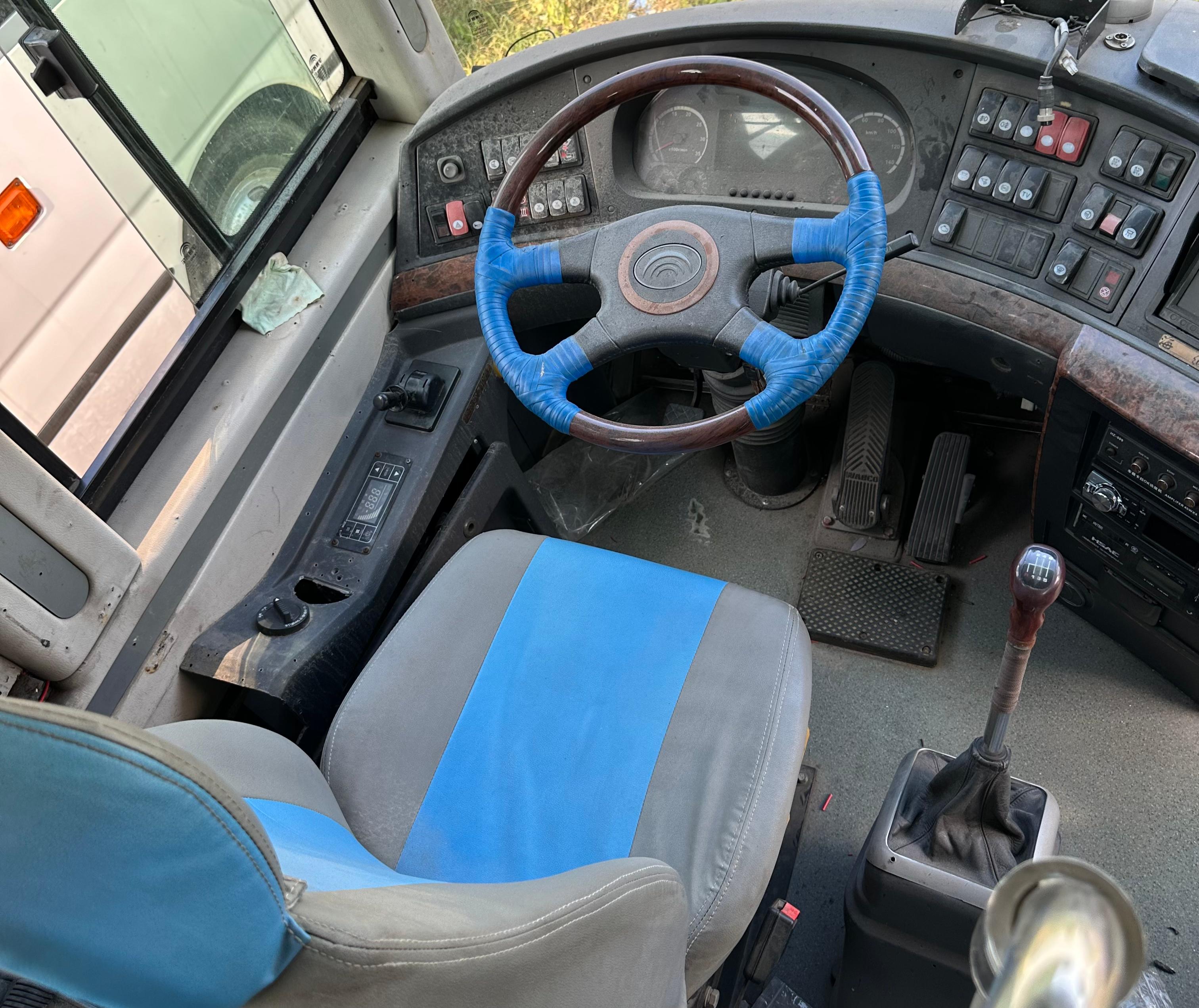 Remanufactured Diesel Engine Left Rudder Long-Distance Bus for Comfortable Travel