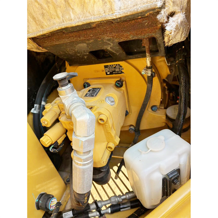6 Ton Used CAT 306 Excavator Mini with Crawler Chain and Low Working Hours in 2021