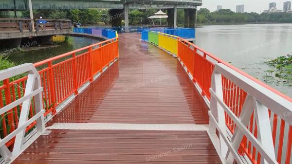 China HDPE Floats Aluminum Floating Dock Gangway Marine Floating Platform factory