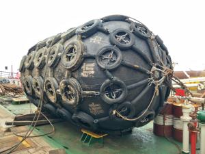 China Floating Berthing Nylon Rubber Pneumatic Marine Fender factory