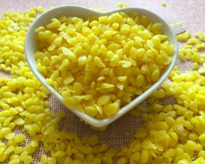China Acid Value 18.8mg KOH/G Natural Golden Yellow Beeswax Pellets For Skin factory