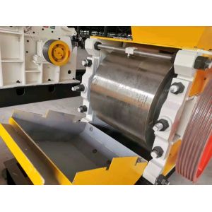 China Automatic Roller Crusher Machine with 500mm Feeding Granularity and 400mm Roller Diameter for Clay Brick Making on sale