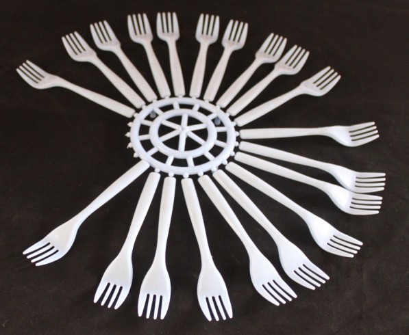 China Tableware Custom Injection Molding / Plastic Moulding Machine ISO9001 Approval factory