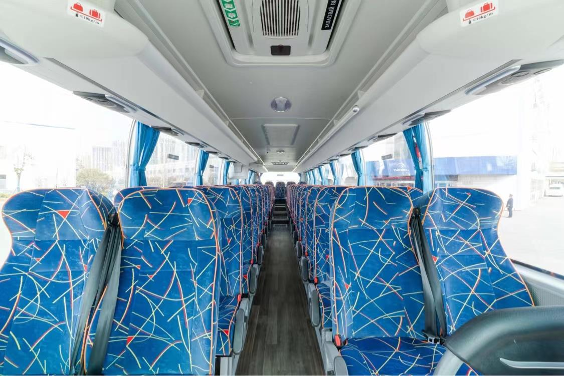 55 Seaters Diesel Power Passenger Autobus for Smooth and Safe Long Distance Transport