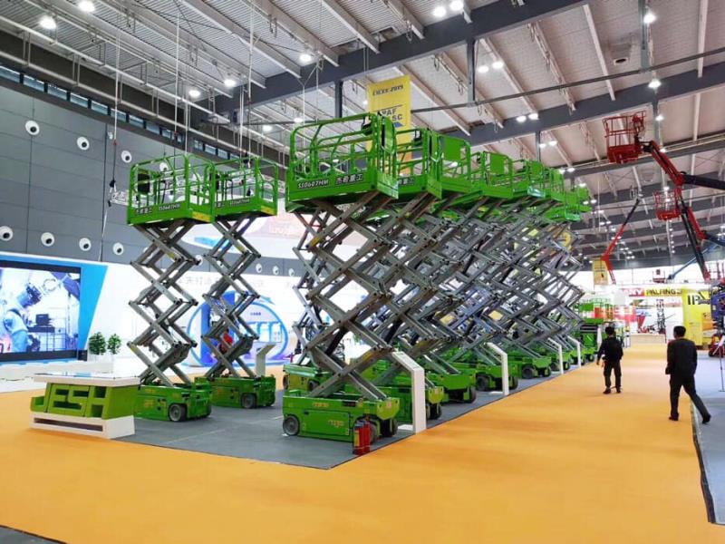 Portable mobile Electric hydraulic 13m self-propelled scissor lifting elevated work platform