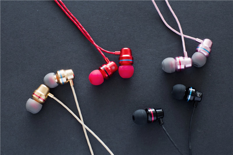 2018 new cell phone accessories wired earphone Voice principle moving coil 6u speaker with 3.5mm plug and long line