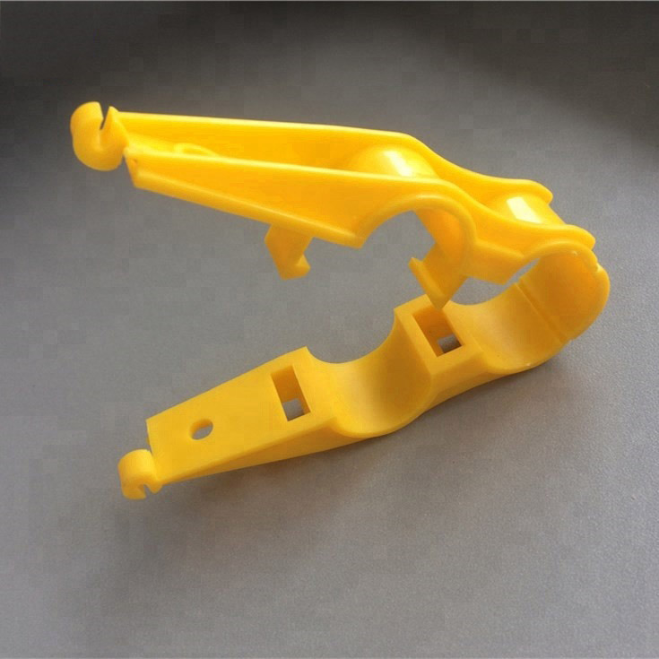 Broiler Nipple Drinker Plastic Pipe Hooks Yellow PVC Pipe Hook