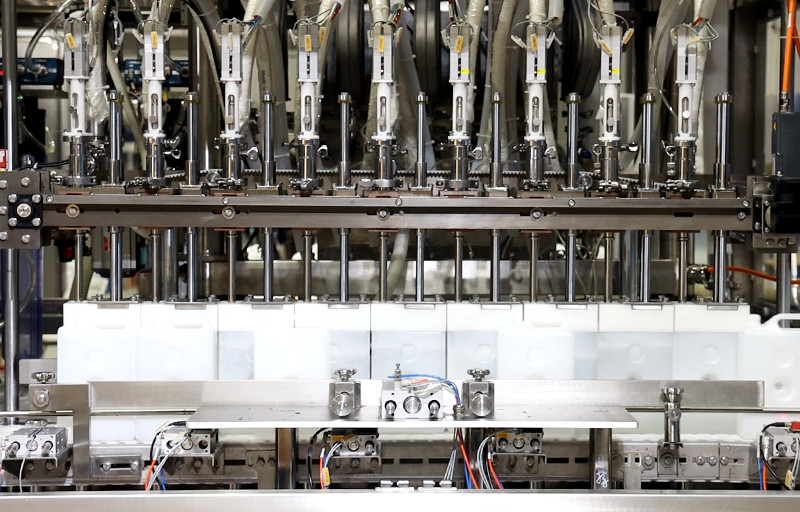 Huituo Flowmeter Filling and Servo Capping Machine For Pharmaceutical Reagents and medical disinfectant fluid