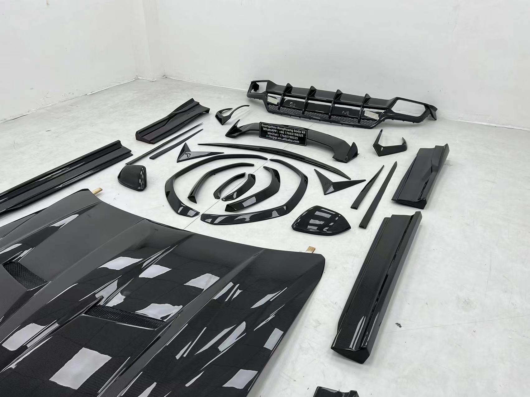 For Lamborghini URUS Carbon Fiber Body Kit Urus Upgrades Top-style Carbon Fiber Front Lip Diffuser Spoiler Hood Widebody Kit