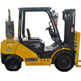 China 3 Ton Used Diesel Forklifts 3m Lifting Height Komatsu Forklift For Warehouse factory