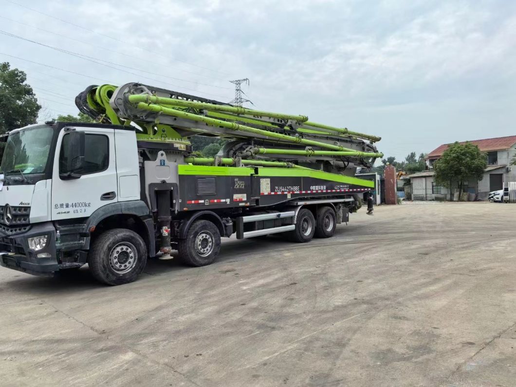 Zoomlion Concrete Pump Truck 51m Concrete Mixing Plant Heavy Equipment