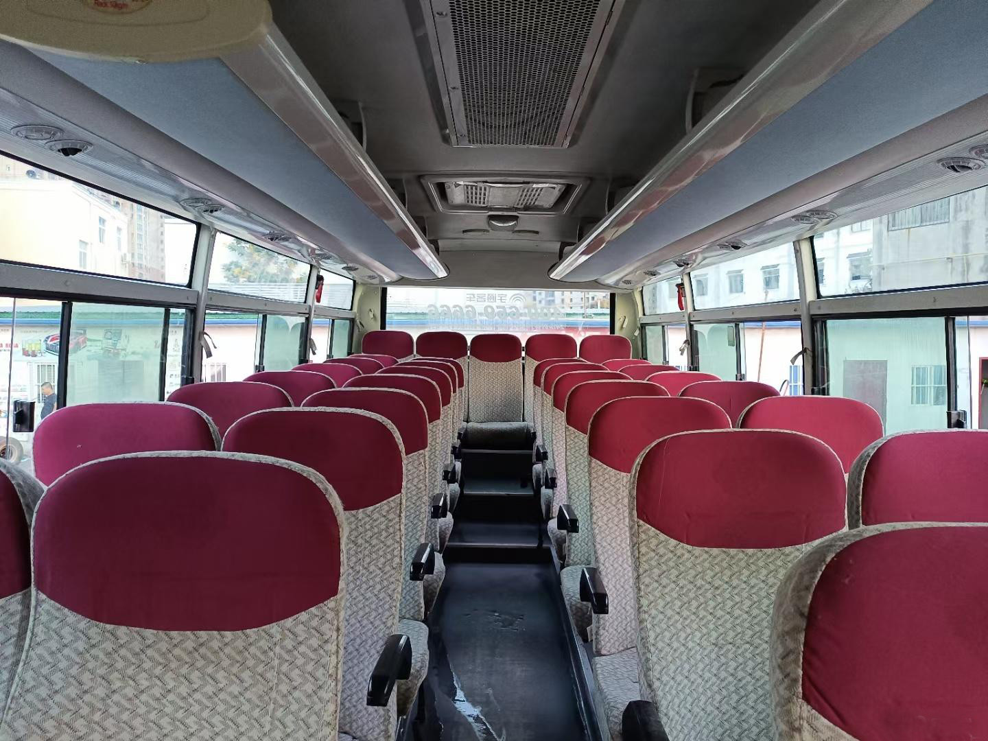 National Express Bus High Efficiency Used Yutong Coach Bus 35 Seats 2+2 Layout