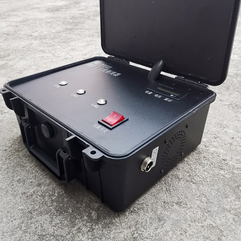 UAV jammer suitcase 500-800m remote control aircraft driver one key drive off forced landing return anti UAV shield