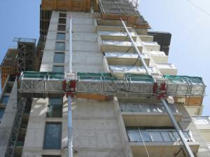 China Easy Install Mobile Elevated Mast Climbing Working Platform 1m - 3m Width factory