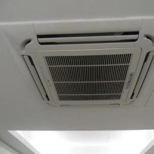 China Low Noise Ceiling Cassette Air Conditioner Cooling System Air Cooler Indoor Ductless Mini Split Air Conditioner And Heat Pump factory