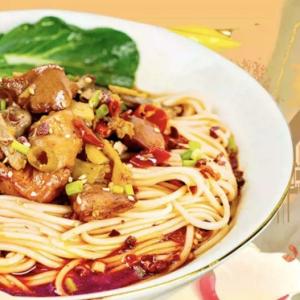 China Delicious Chongqing Style Noodles Alkaline Noodles Ramen Chicken Pickled Peppers factory