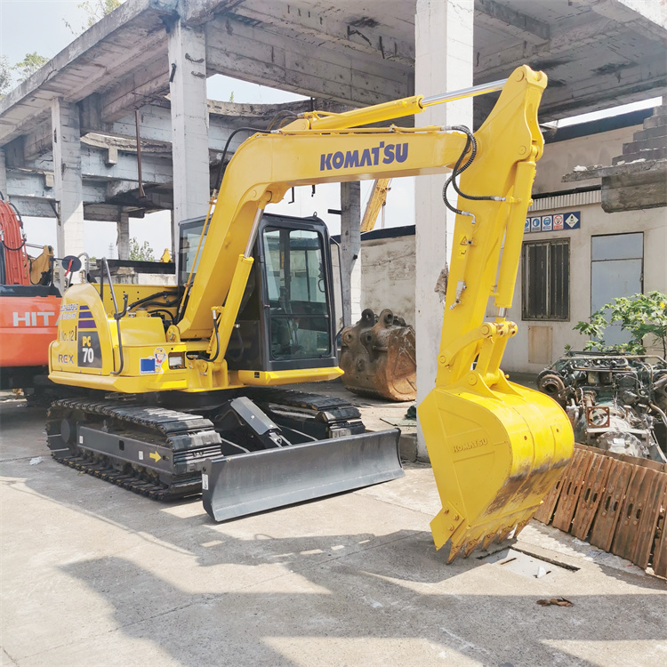 Japan Manufactured Komatsu PC70 Excavator with Good Health and 0.3 m3 Bucket Capacity