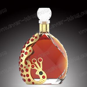 China Luxury Crystal 700Ml Whiskey Glass Bottle With Glass Cap factory