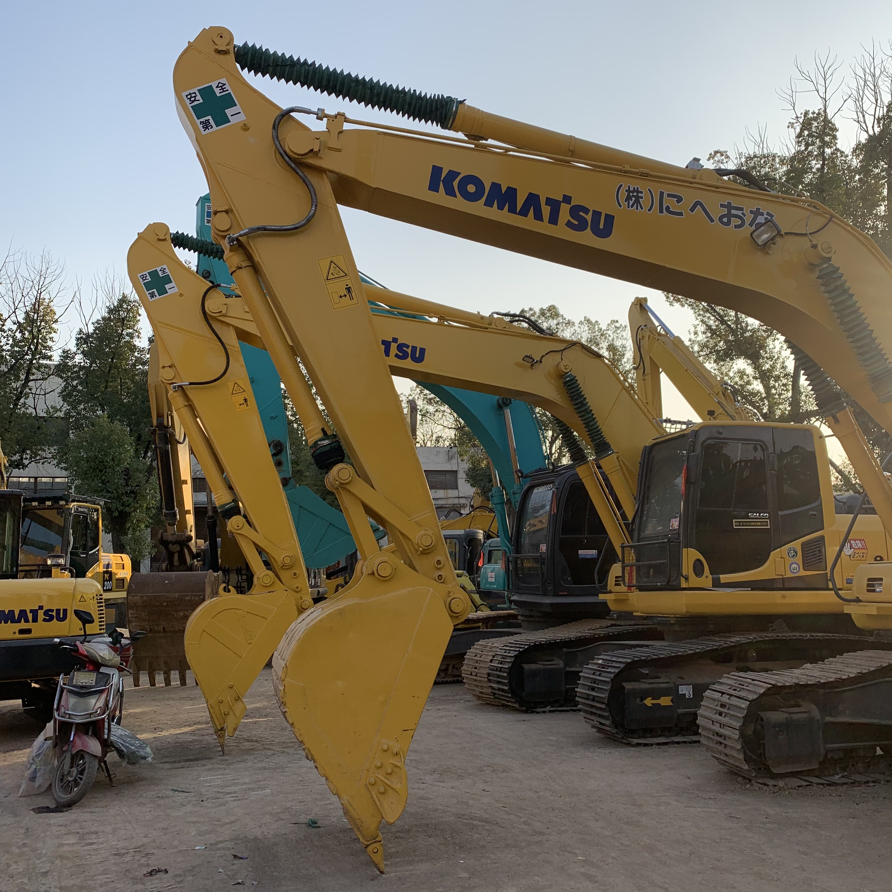 Used PC200-7 Excavator Komatsu PC200 Hydraulic Crawler Digger with Original Pump
