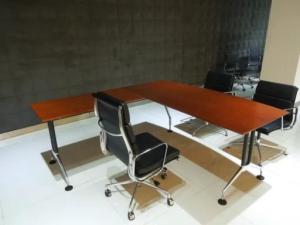 China Swivel Wheels Aluminum Group Management Chair Dimension 107 X 58 X 60 CM factory