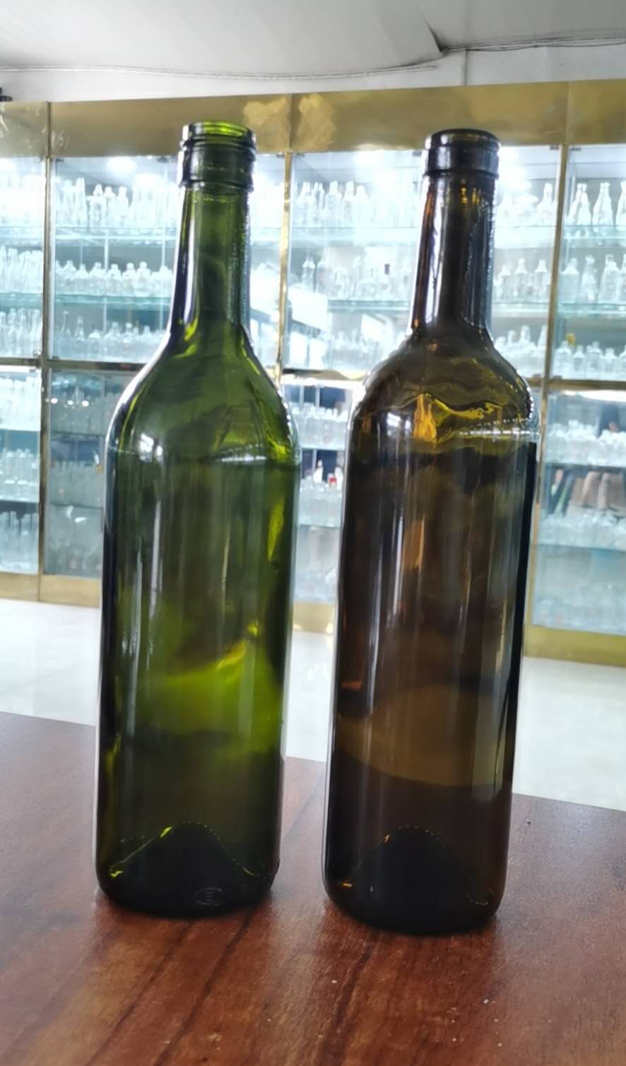 Customized 1000ml Glass Bottles for Vodka XO Tequila and Red Wine Cork Sealing Type