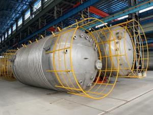 China Coil type stainless steel storage tank with fence for Chemical industry factory