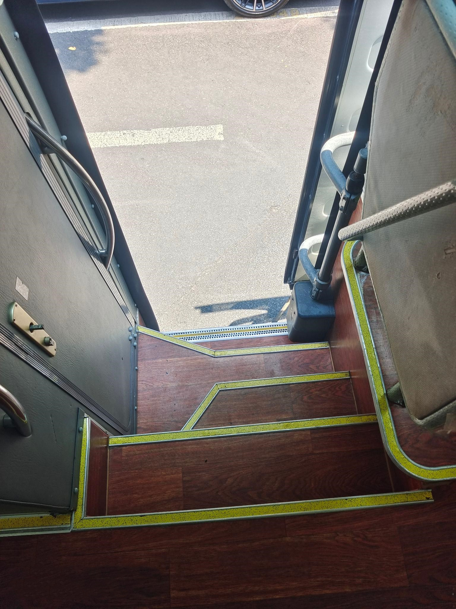 Yutong Bus 39seats Used Bus Weichai Engine 220kw Bus Seat Cover ZK6119